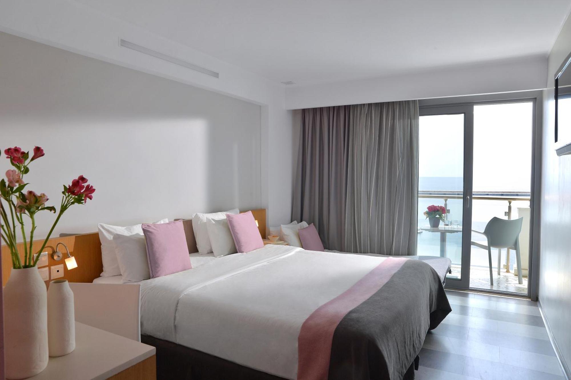 Double or Twin Room with Sea View