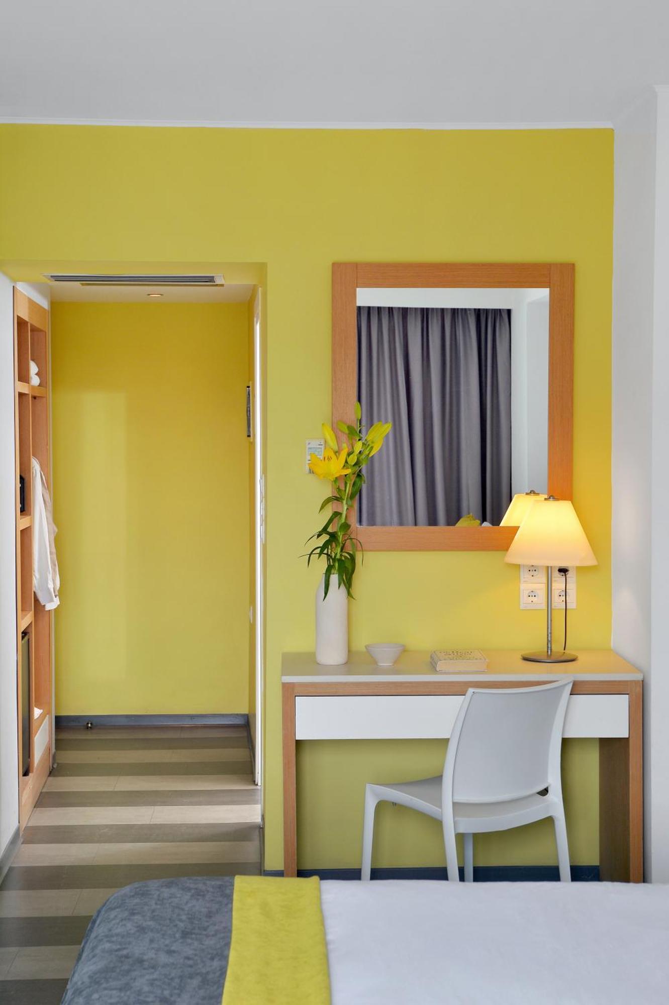 Double Room with City View (2 Adults + 1 Child)
